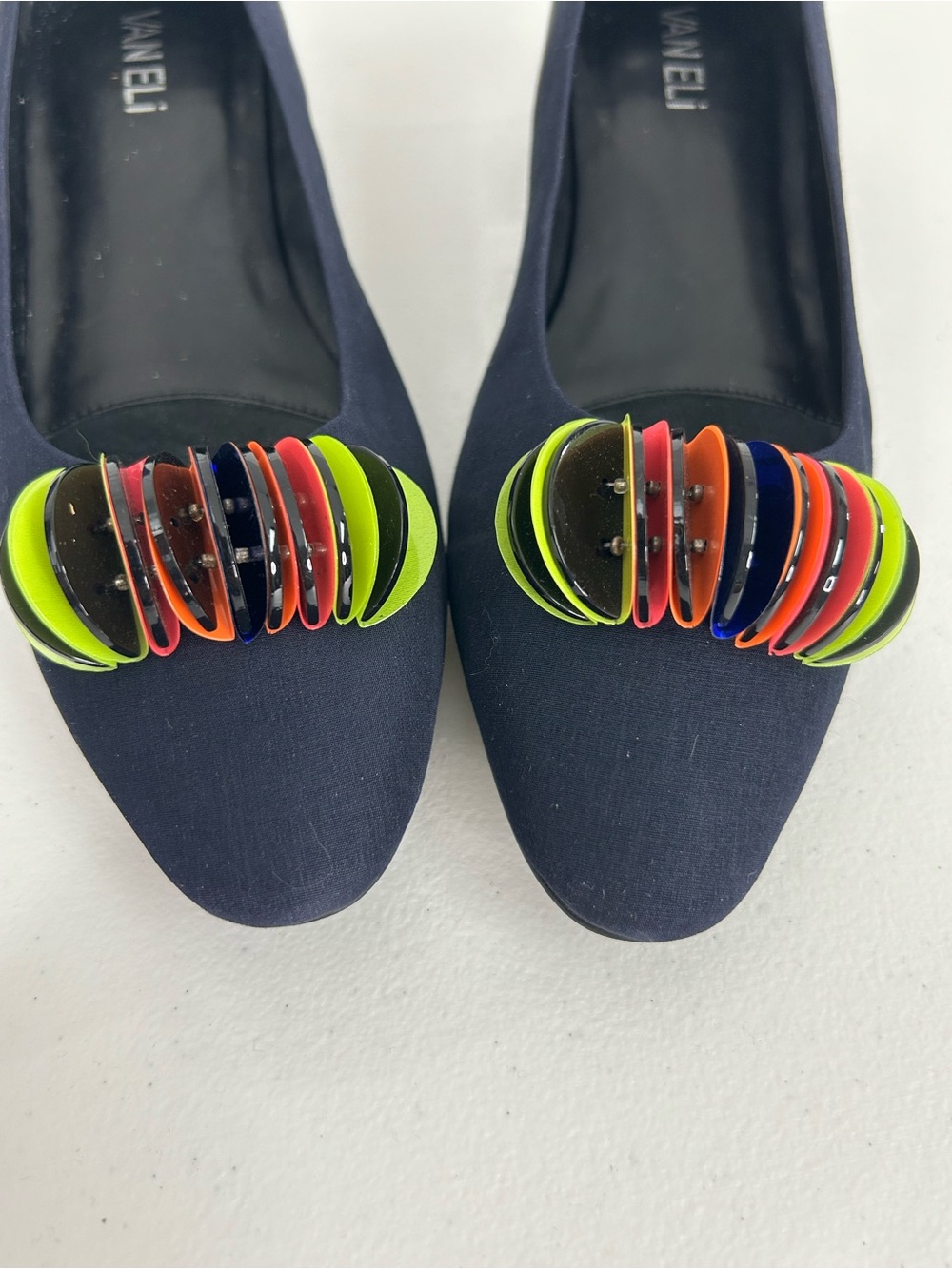 Vaneli Navy Blue Stacked Low Block Heels with Multicolored Disc Design Size 8 N - Picture 2 of 10